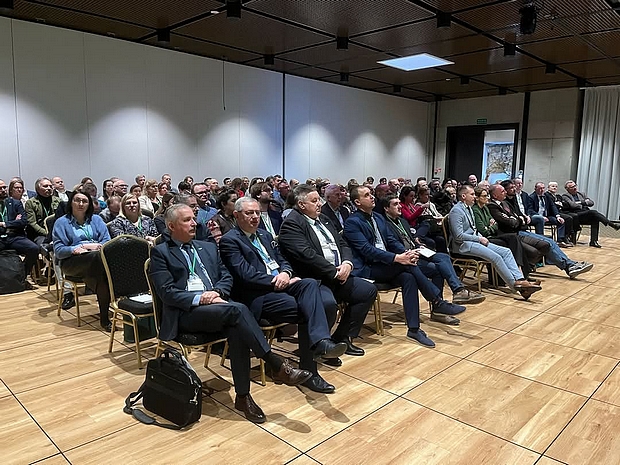 W pierwszym rzędzie Dyrektor mgr inż. Marcin Behnke, Dyrektor COBORU prof. dr hab. Henryk Bujak , inspektor dr Piotr Pszczółkowski oraz Dyrektos SDOO Cicibór Łukasz Korszeń słychający wystapień prelegentów